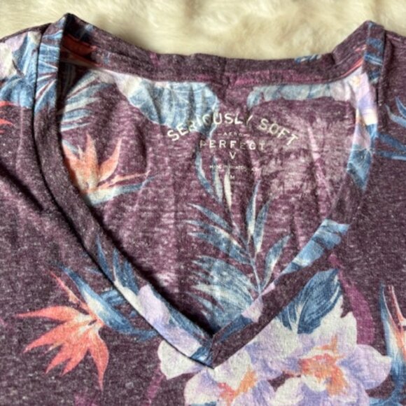 2/$40 Aero Seriously Soft Perfect V Short Sleeve T-shirt Floral Ladies Size M - Picture 2 of 7
